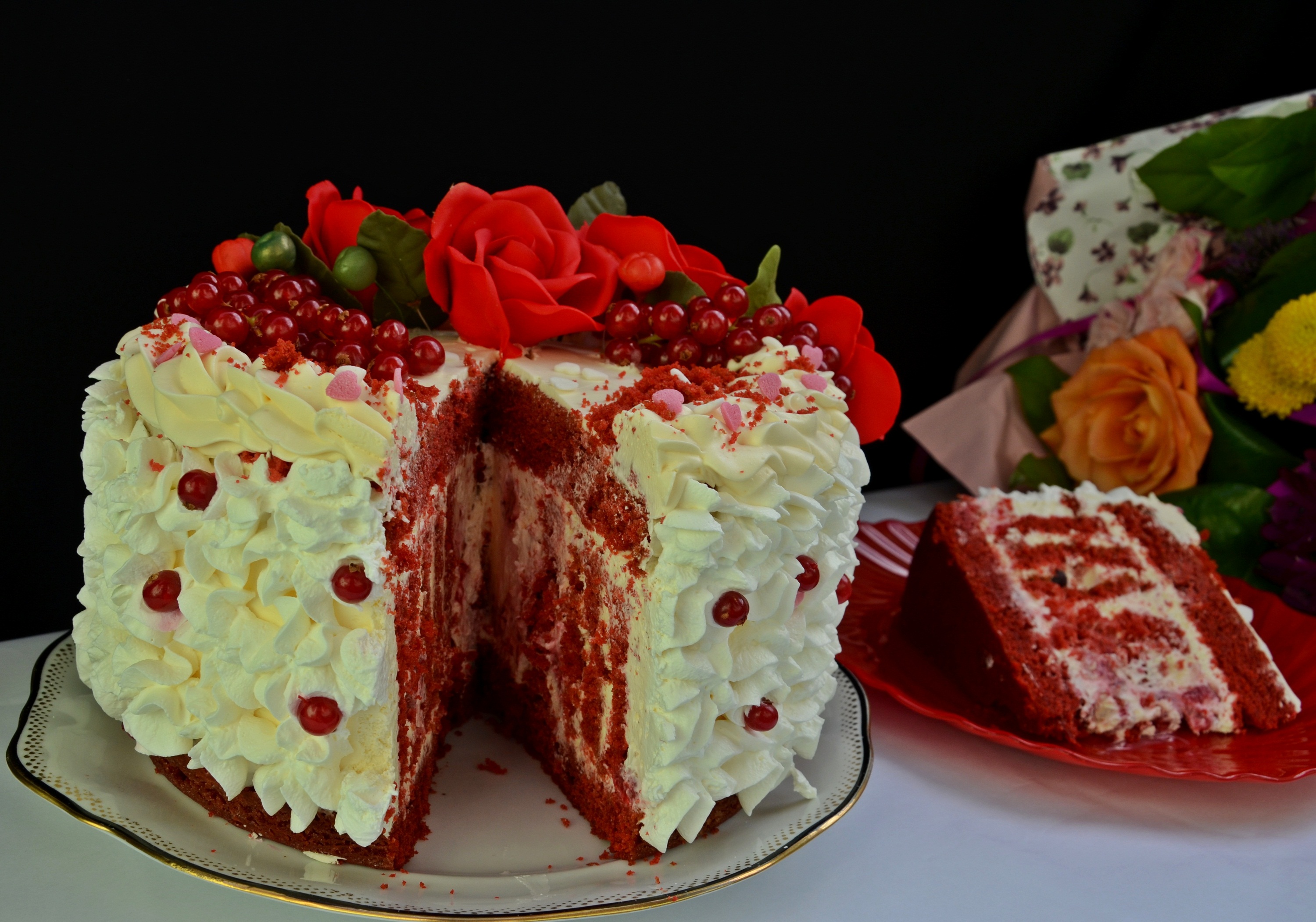 Tort Red Velvet, cu crema de branza si lamaie