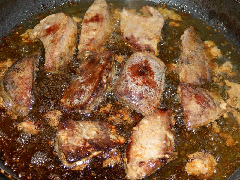 Ficat fragezit in lapte, la tigaie