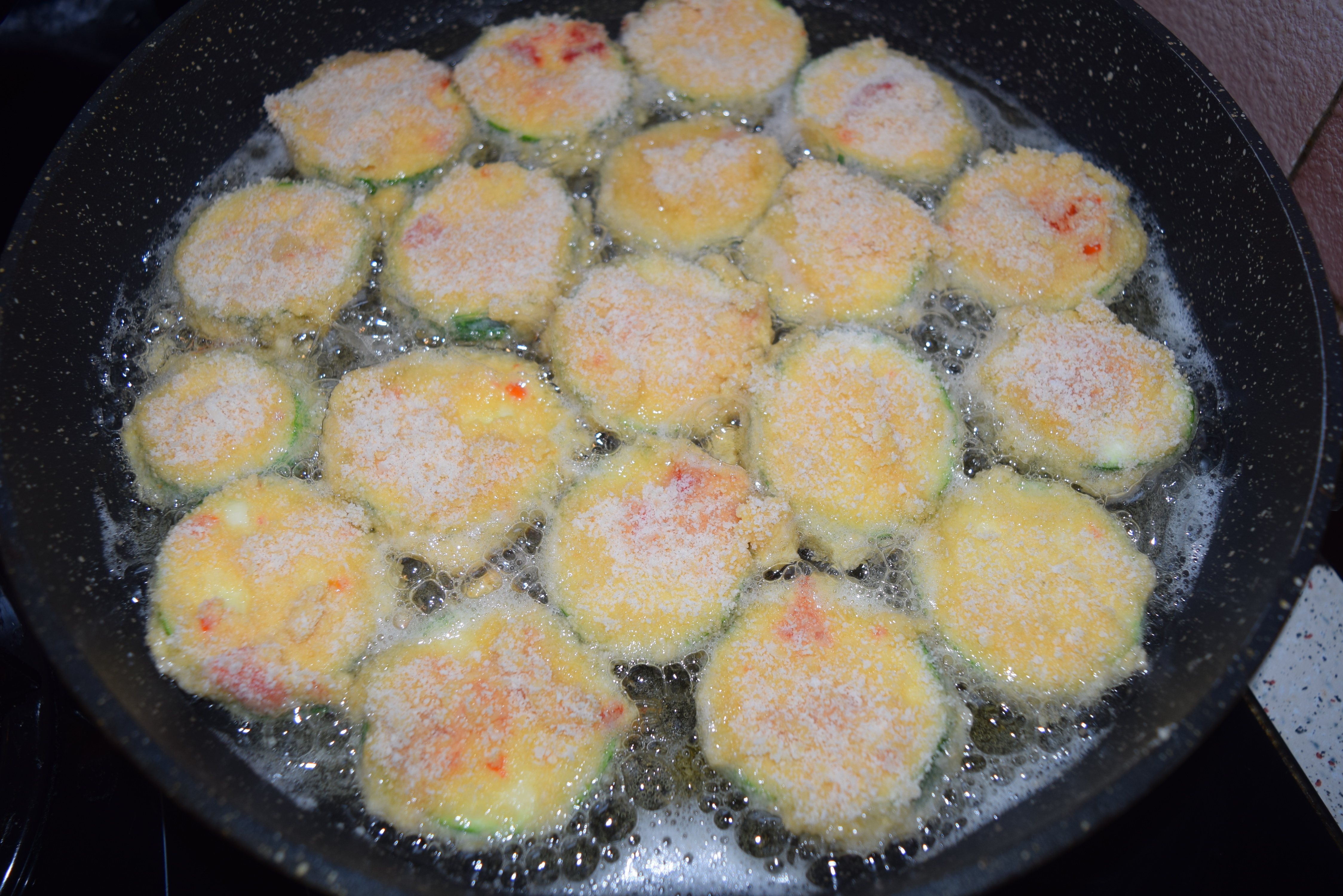 Zucchini in crusta de pesmet cu parmezan