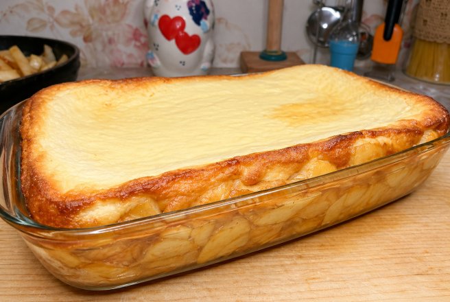 Desert prajitura cu mere caramelizate si branza de vaci