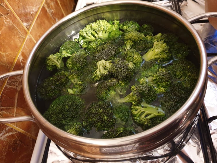 Supa crema de broccoli, zucchini si leurda