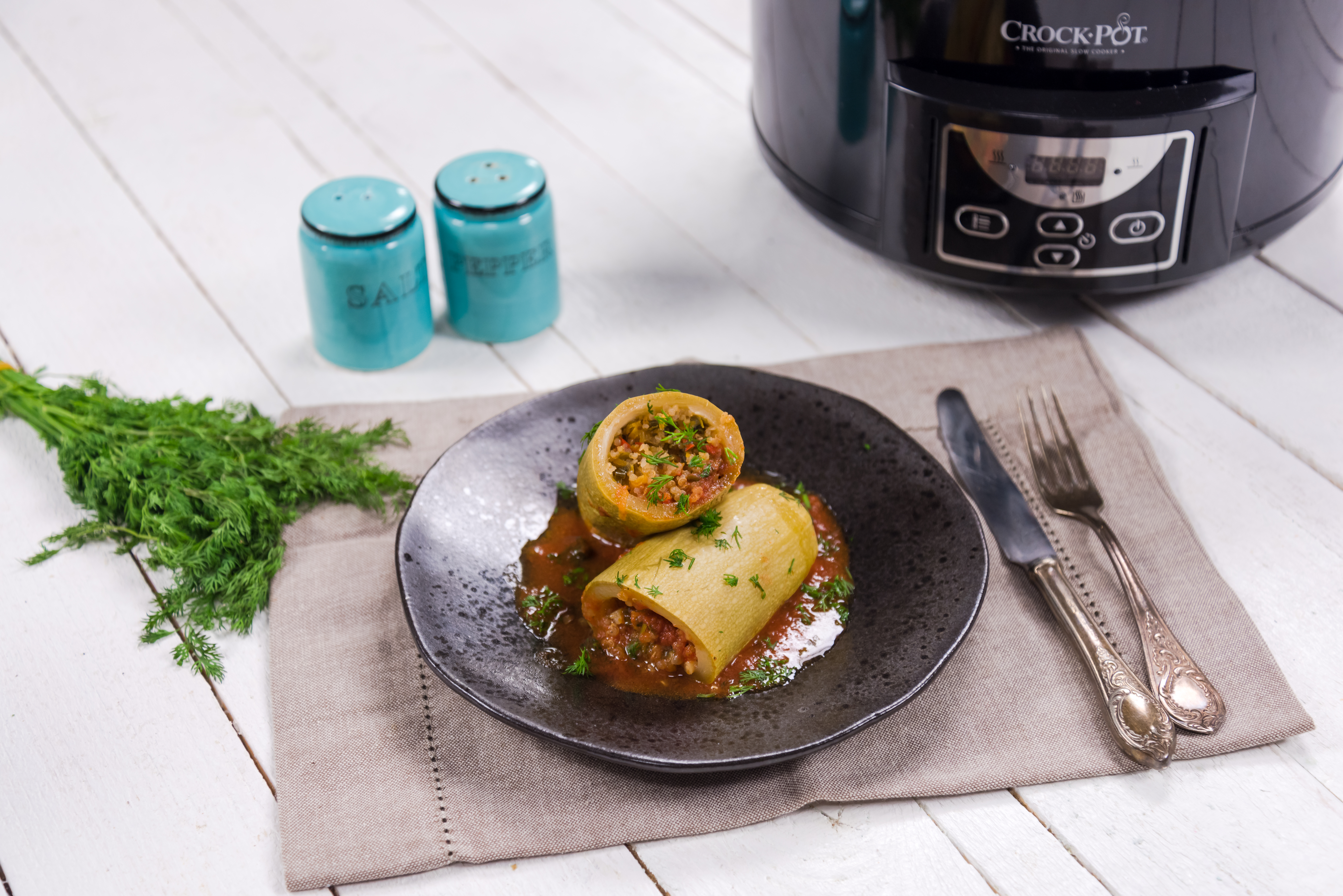 Dovlecei umpluti cu quinoa si legume la slow cooker-ul Crock-Pot 4.7 l Digital