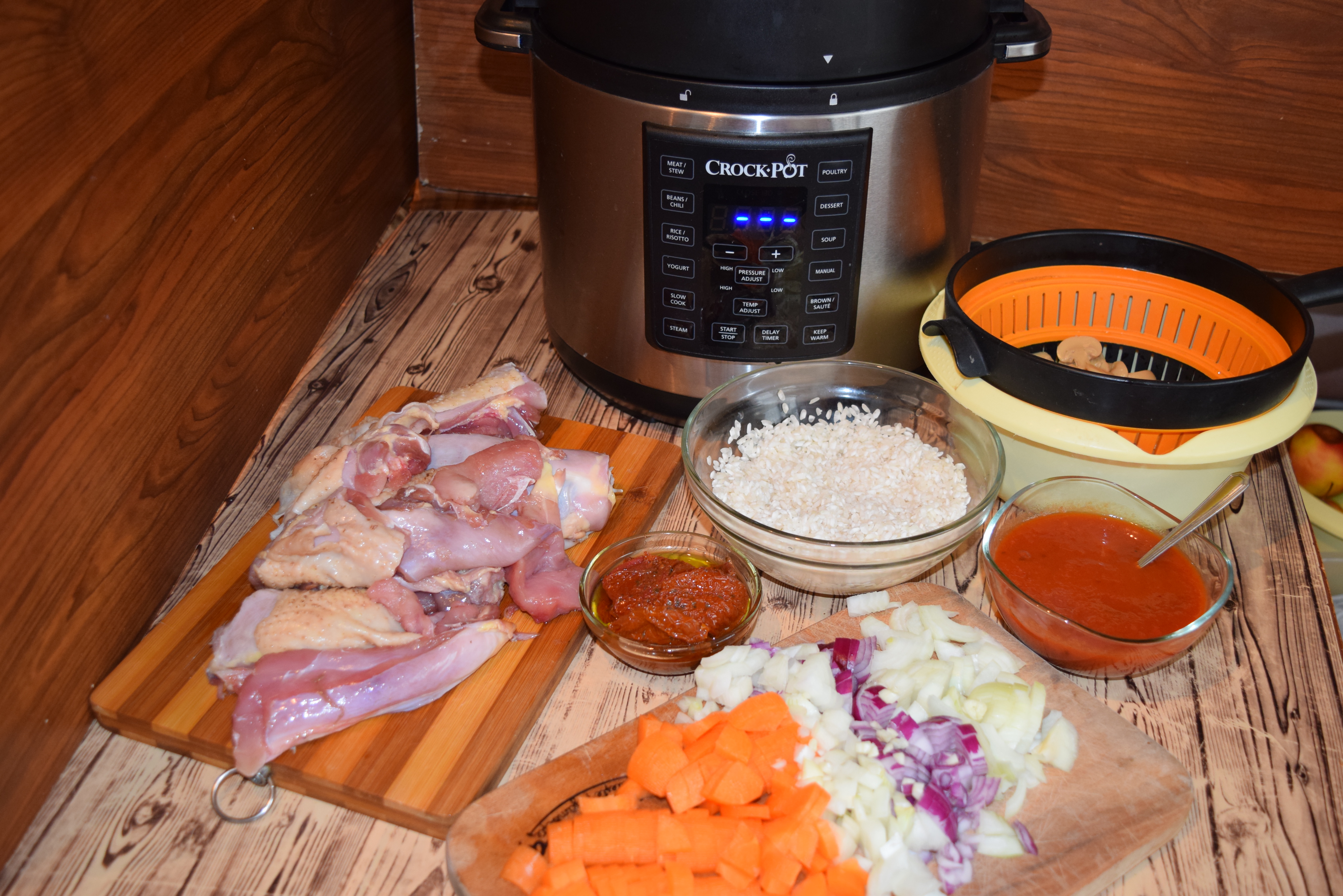 Orez picant cu pui si ciuperci la Multicooker Crock-Pot Express cu gatire sub presiune