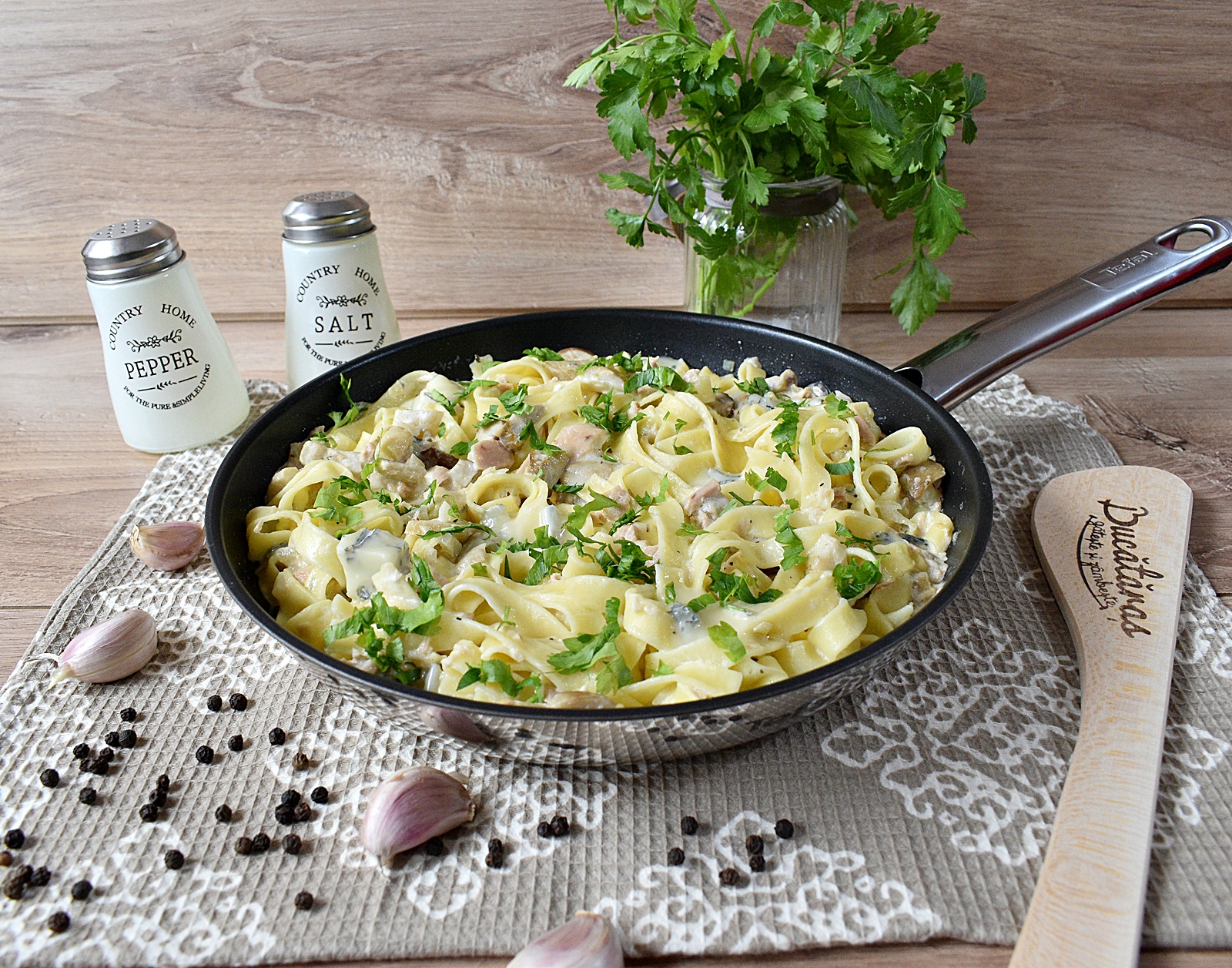 Tagliatelle cu hribi, ton si gorgonzola