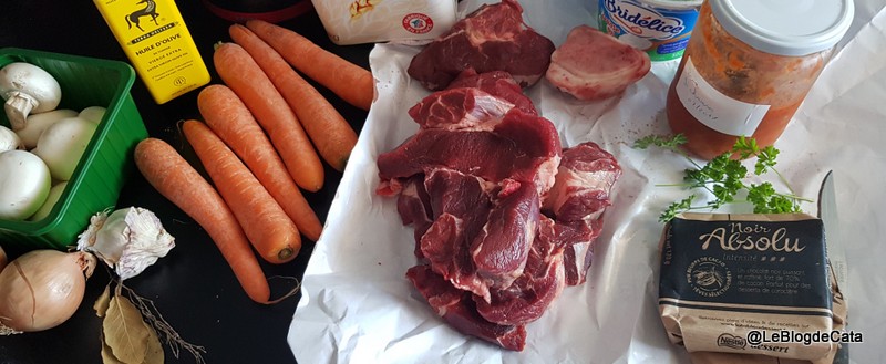 Mancarica de carne de vita cu morcovi si ciocolata /Estofado de carne