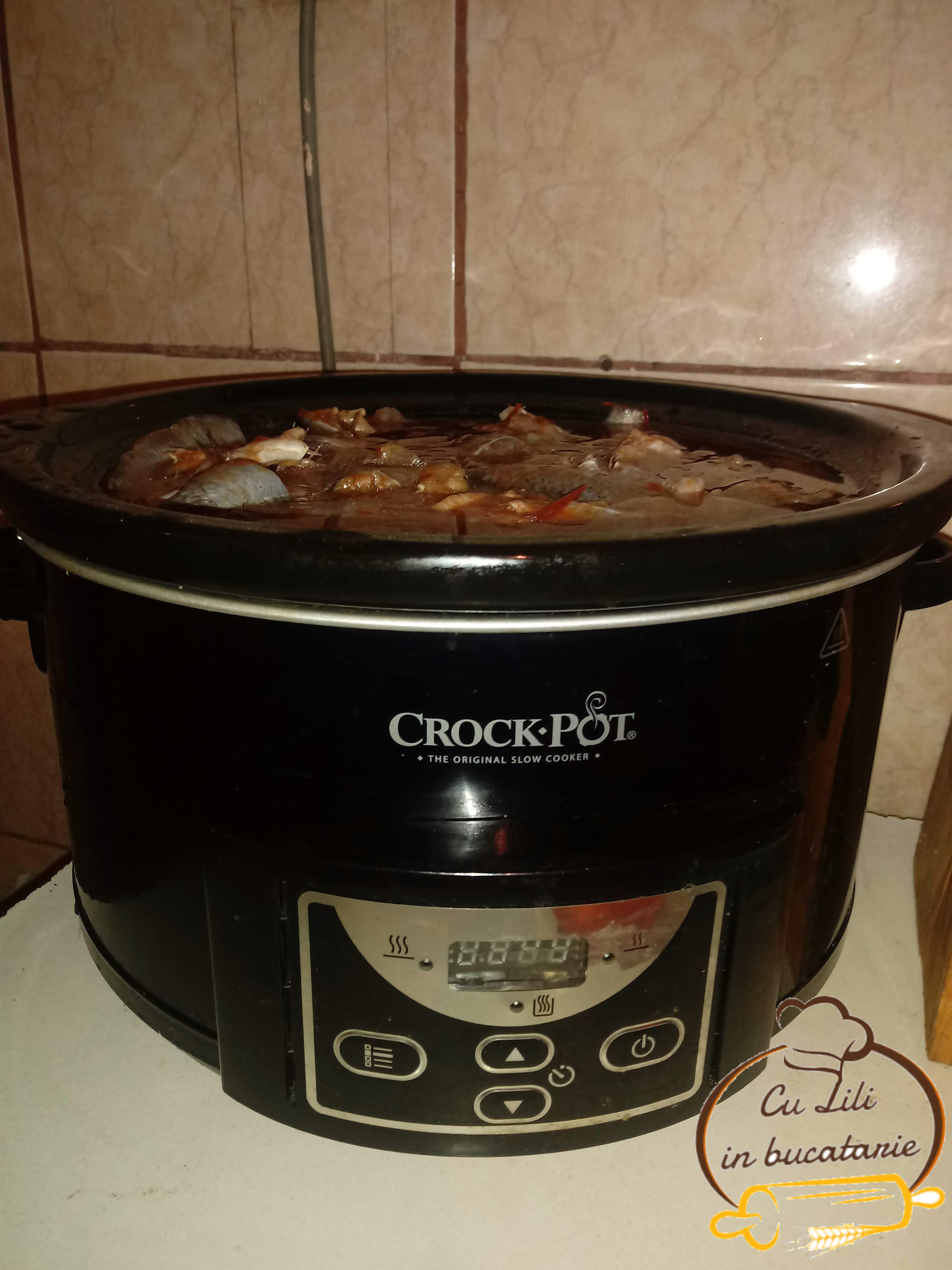 Conserva de peste in bulion la slow cooker Crock-Pot