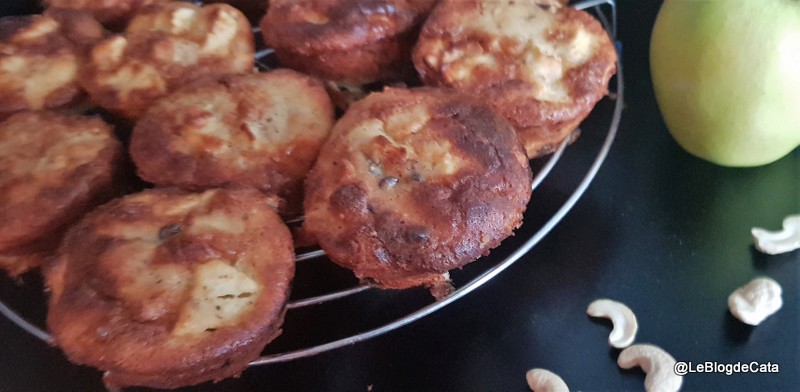 Desert muffin cu mere si nuci de caju (fara gluten, low carb)