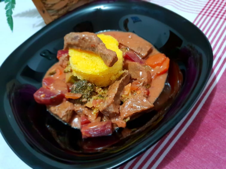 Vita cu legume la slow cooker Crock-Pot