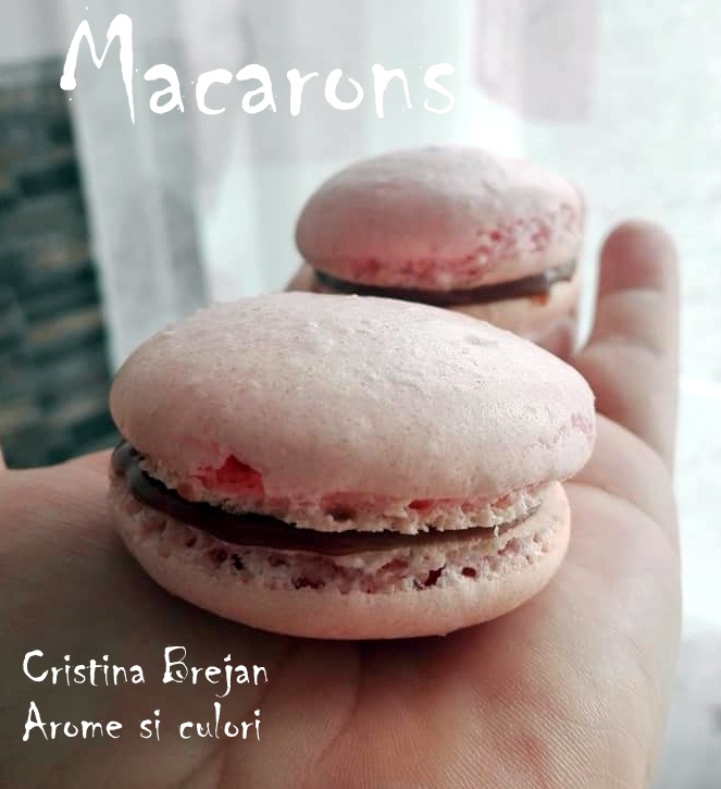 Desert macarons in cuptor pe gaz