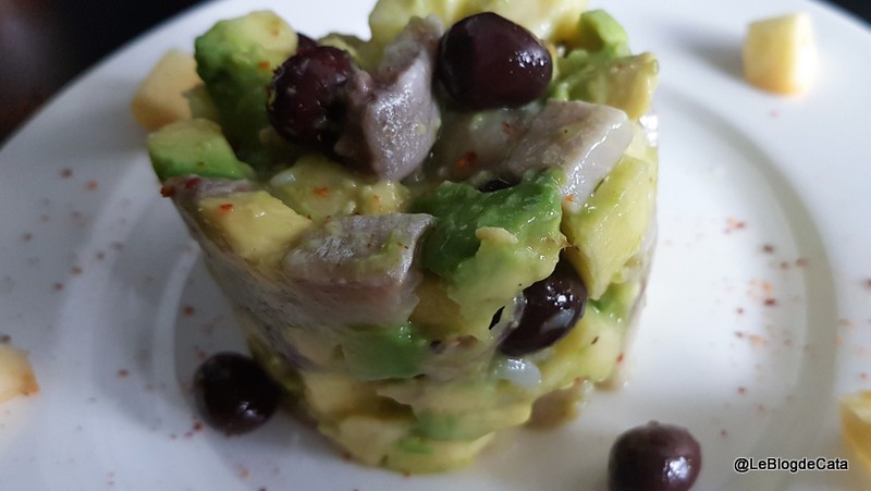 Salata de avocado, mar si hering marinat