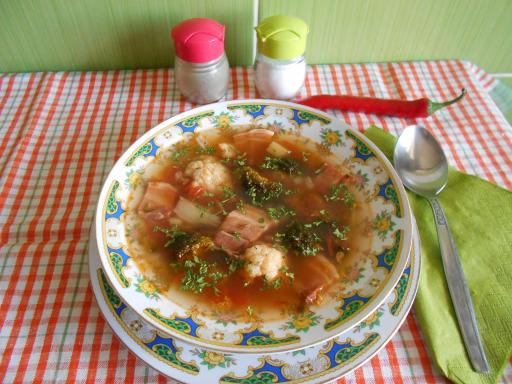 Ciorba de conopida, broccoli si afumatura