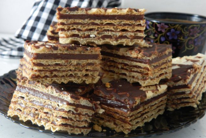 Desert napolitana cu crema de ciocolata si cafea