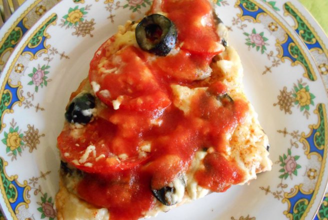 Pizza la tigaie, cu ciuperci, branzeturi si masline