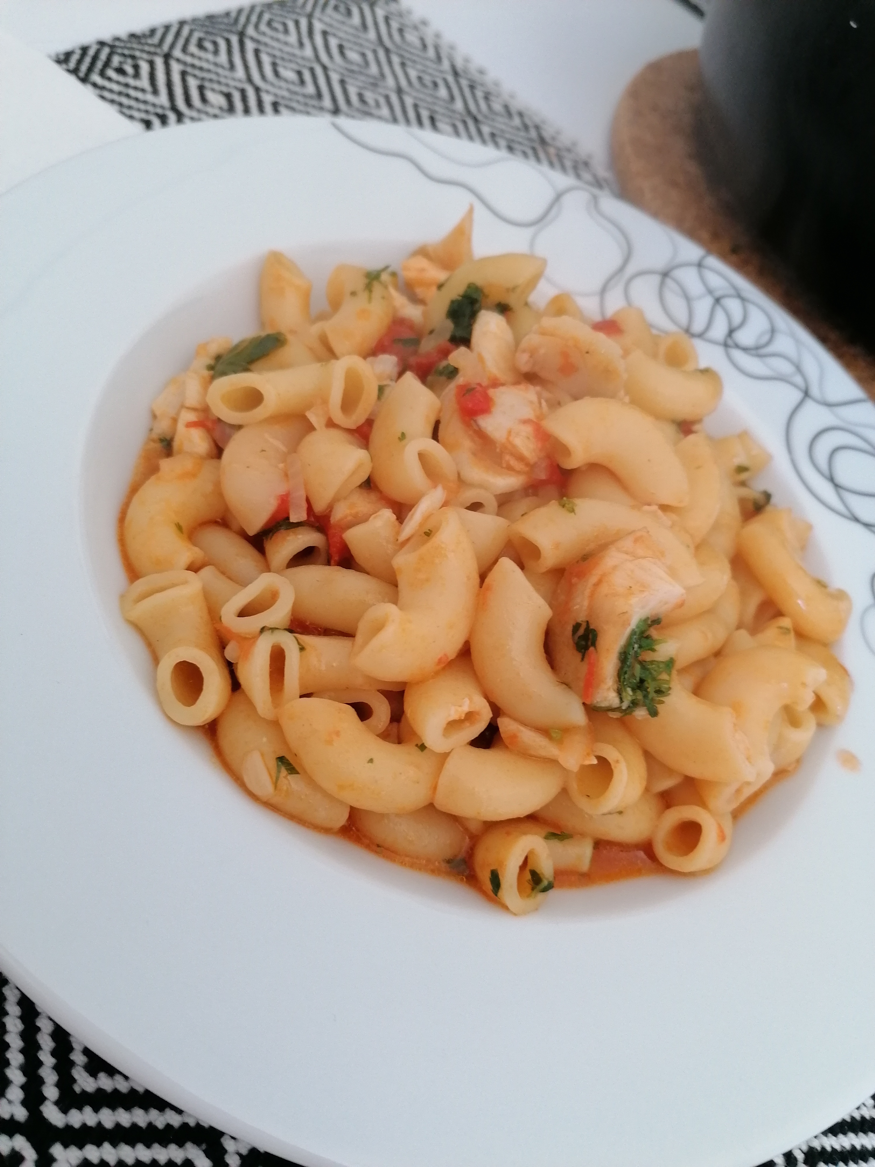 Peste cu paste macaroni