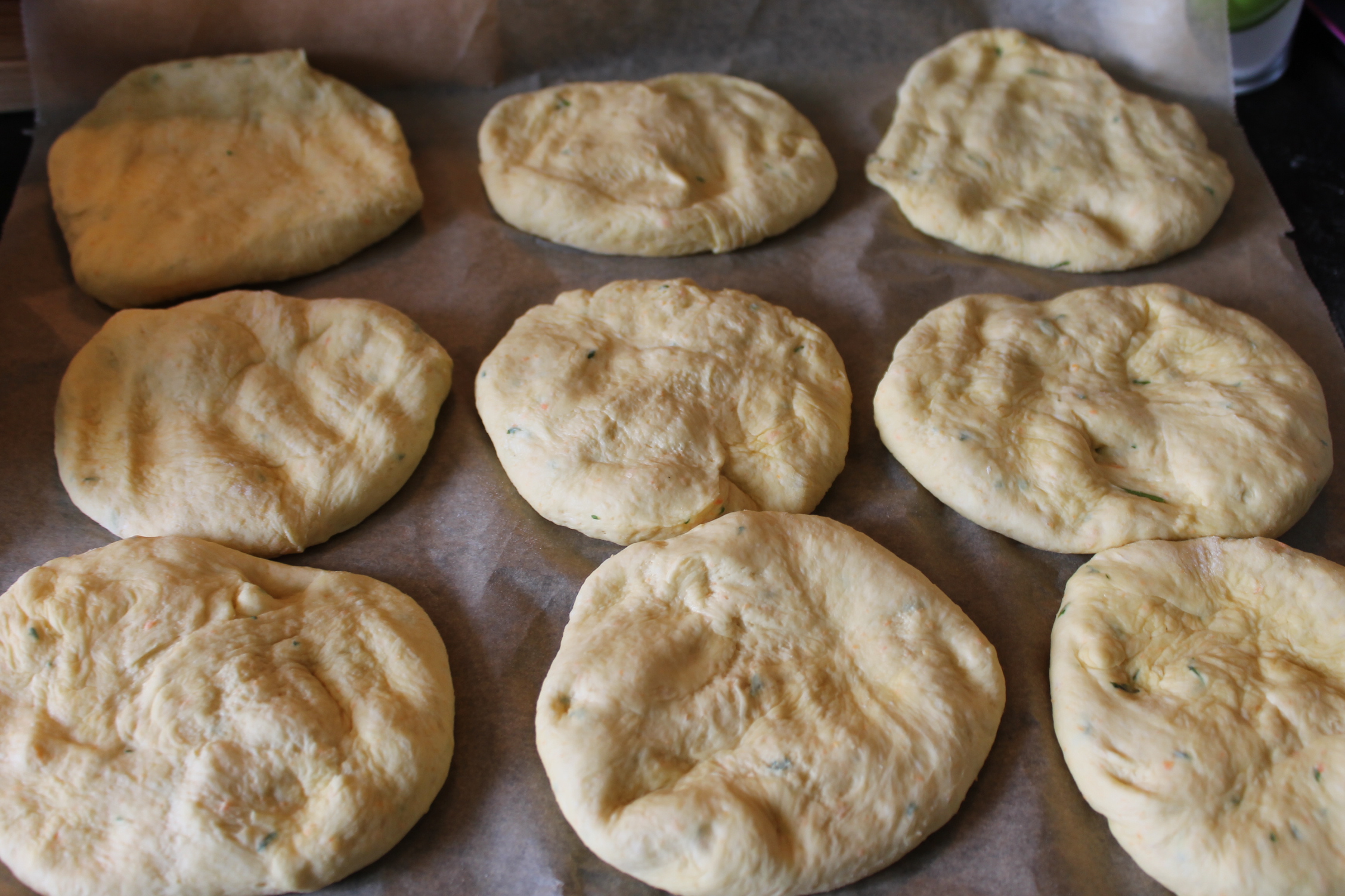 Aperitiv chifle cu morcovi, sunca si cascaval