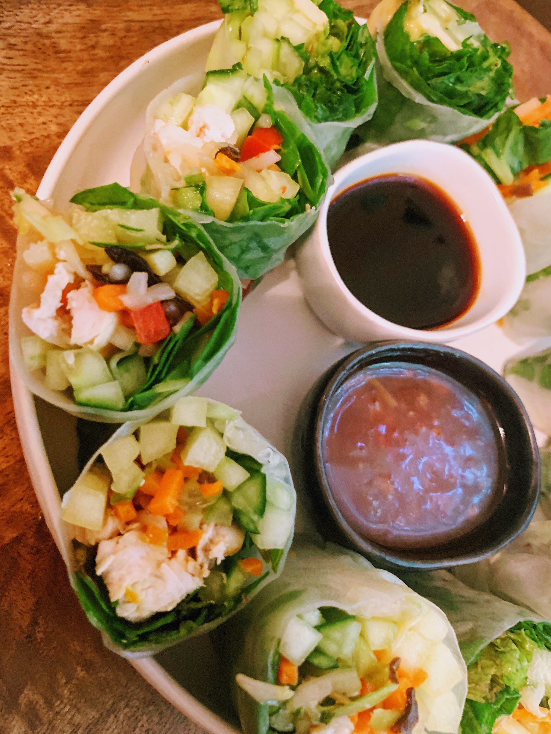 Aperitiv spring rolls cu pui