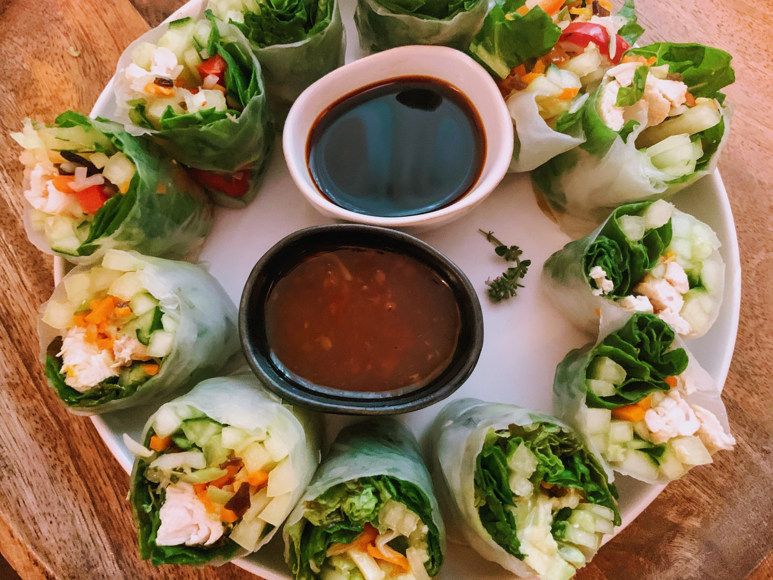 Aperitiv spring rolls cu pui