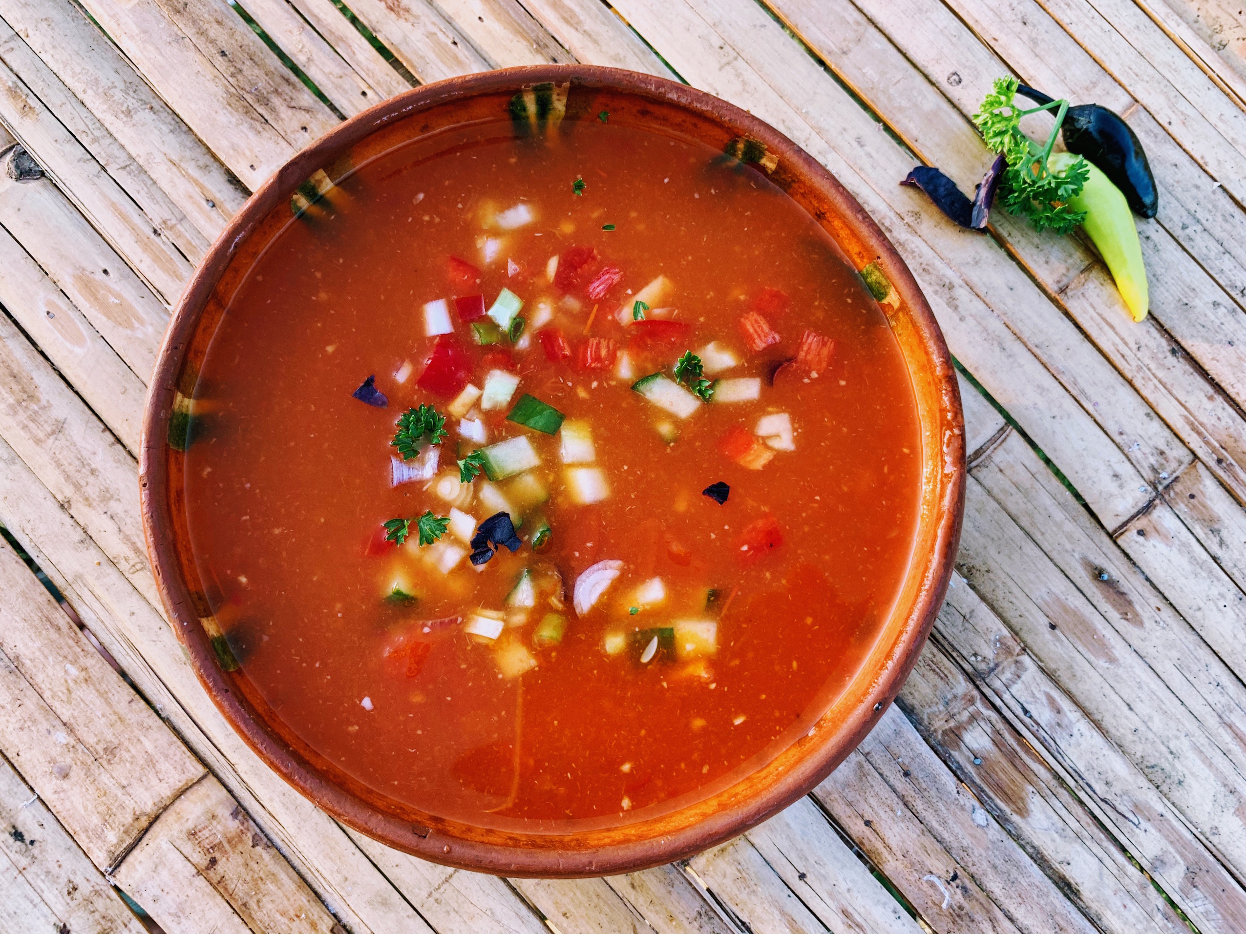 Supa de rosii coapte cu usturoi (Gazpacho)