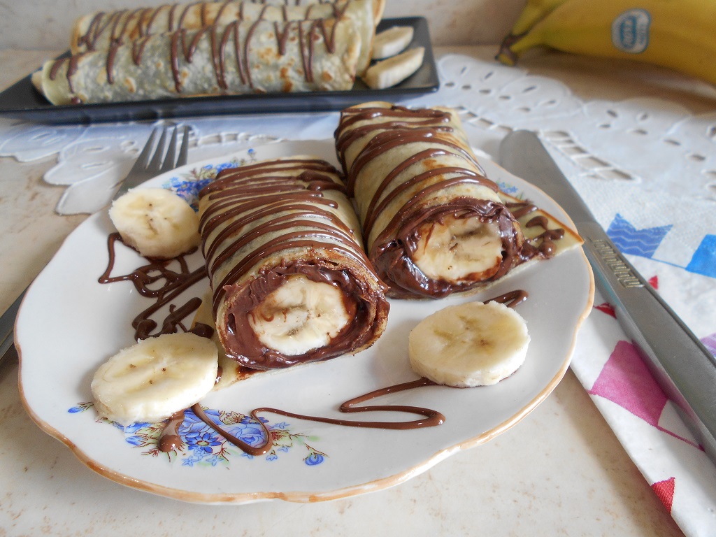 Desert clatite cu banane si crema de ciocolata