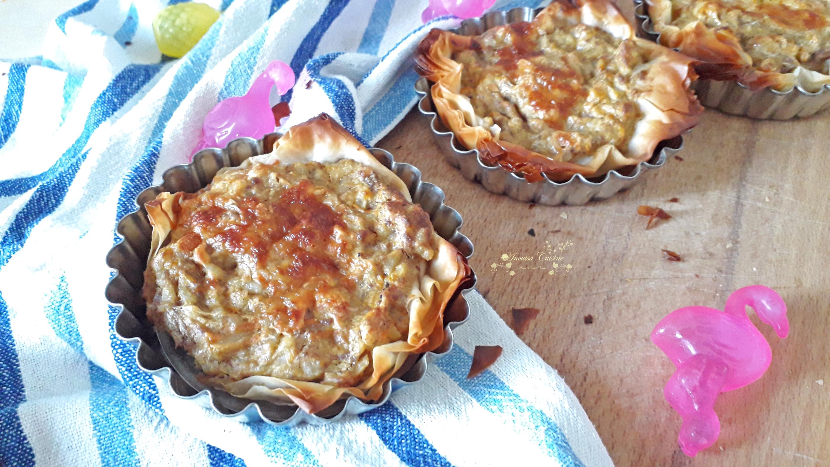 Aperitiv mini tarte cu drob de pui, in foietaj