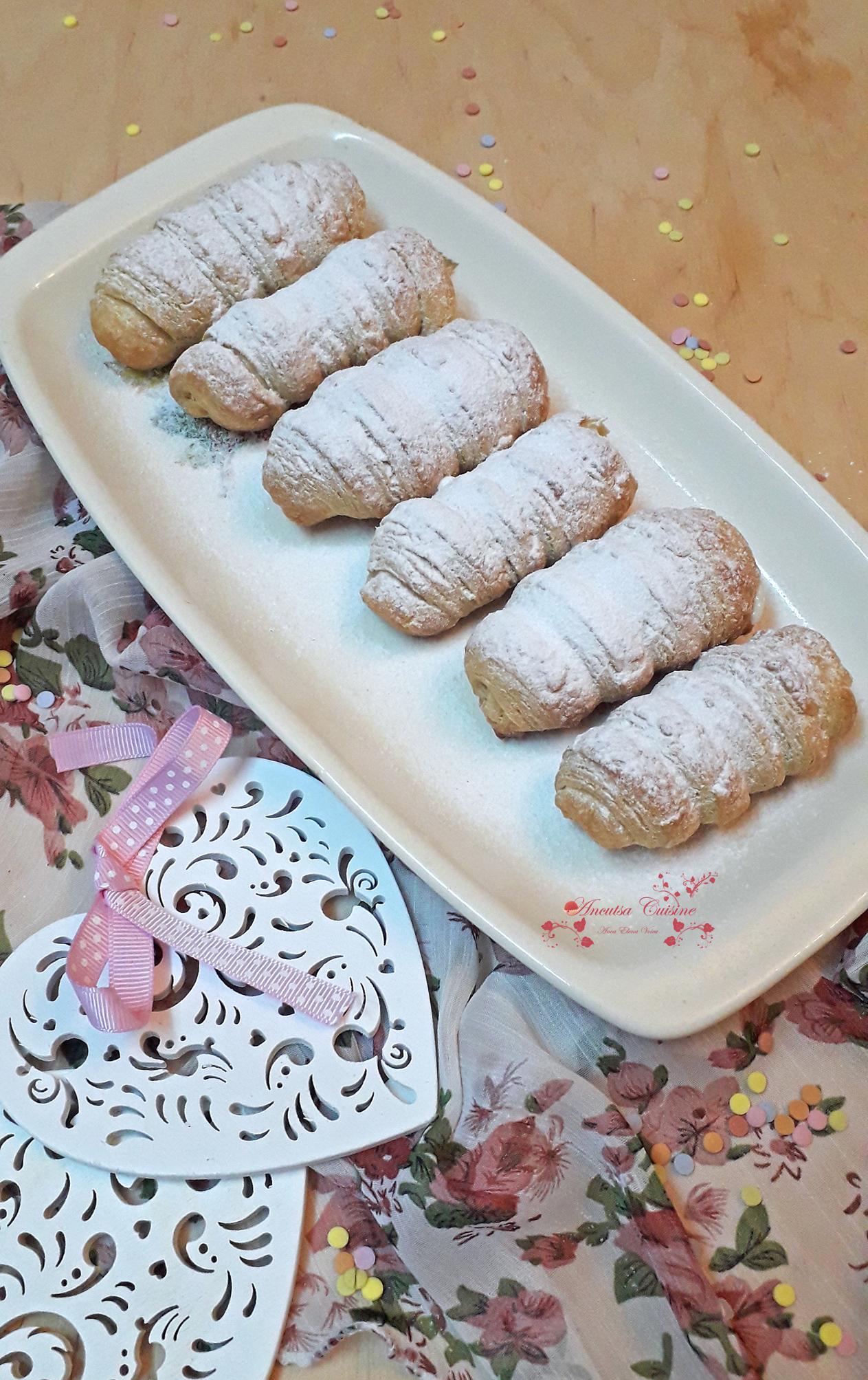 Desert rulouri cu foietaj de casa si crema de lamaie