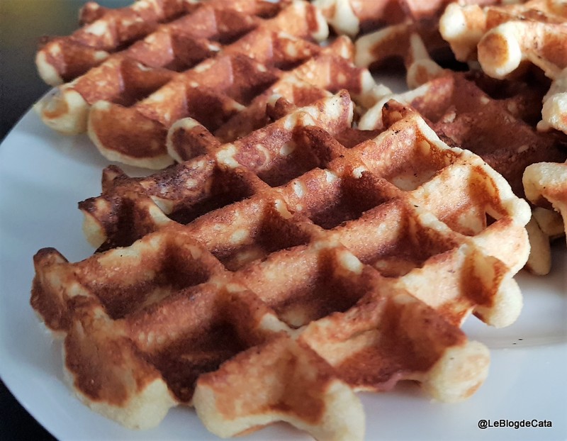 Desert waffle cu faina de migdale si cocos