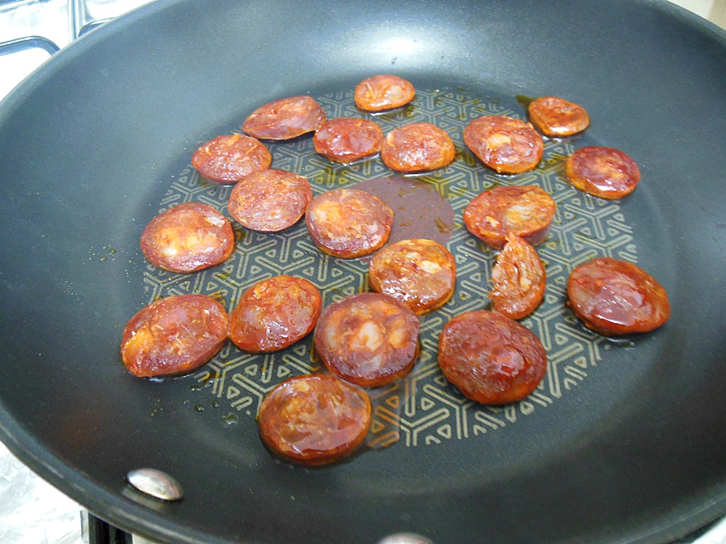 Oua cu chorizo si kapia copti la cuptor