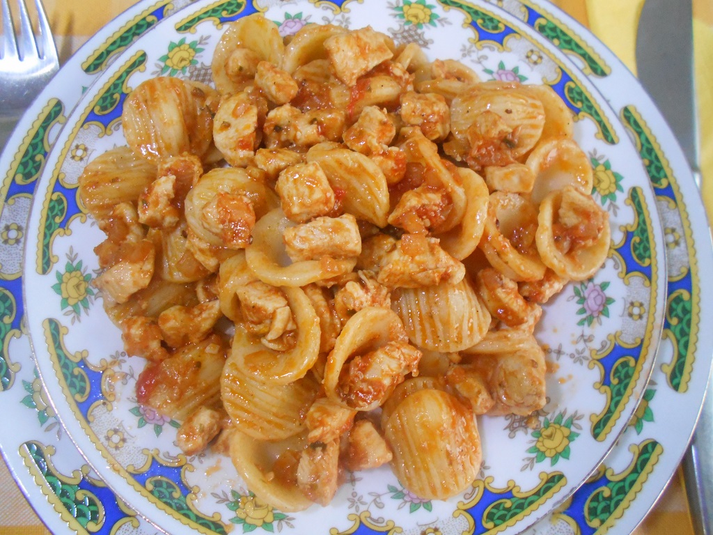 Orecchiette cu piept de pui