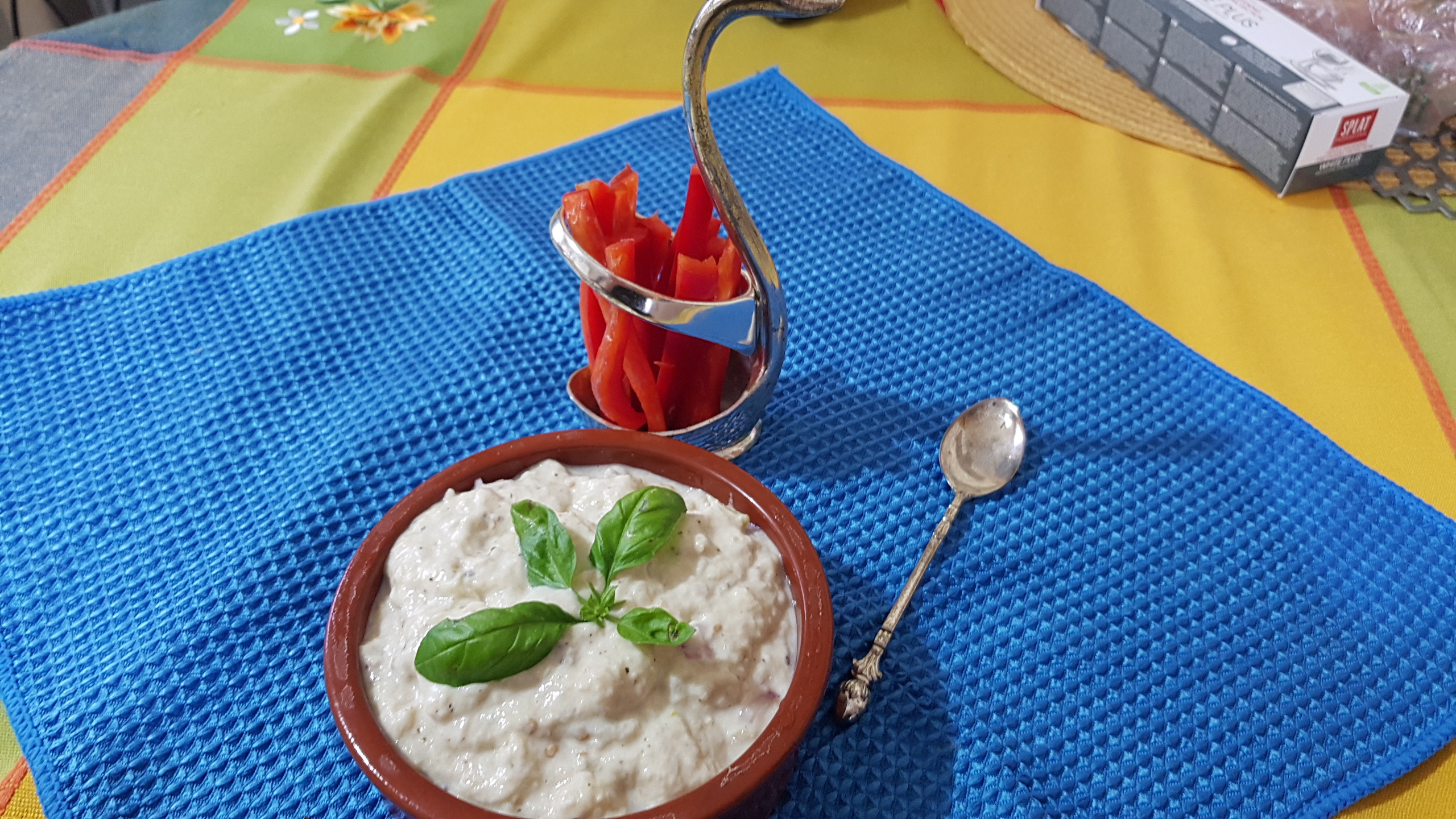 Salata de vinete cu iaurt, menta si chimen