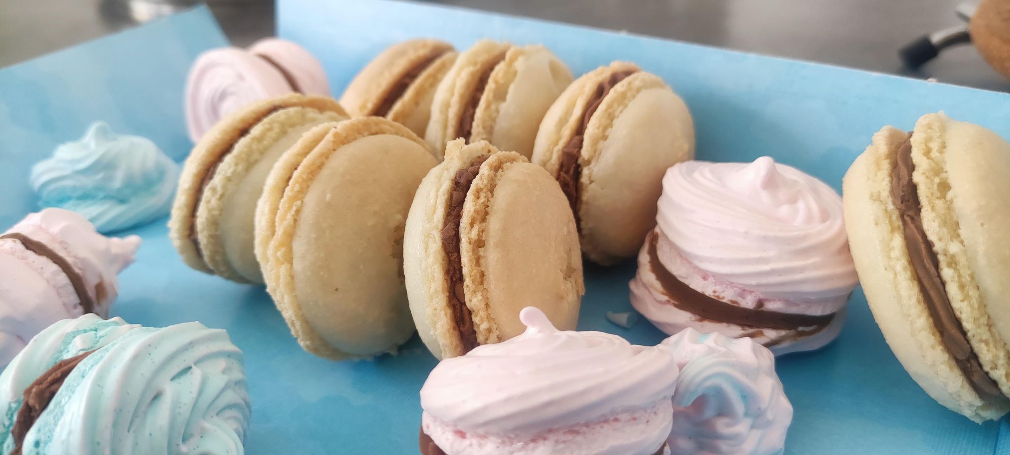 Desert macarons cu ciocolata (reteta nr. 400)