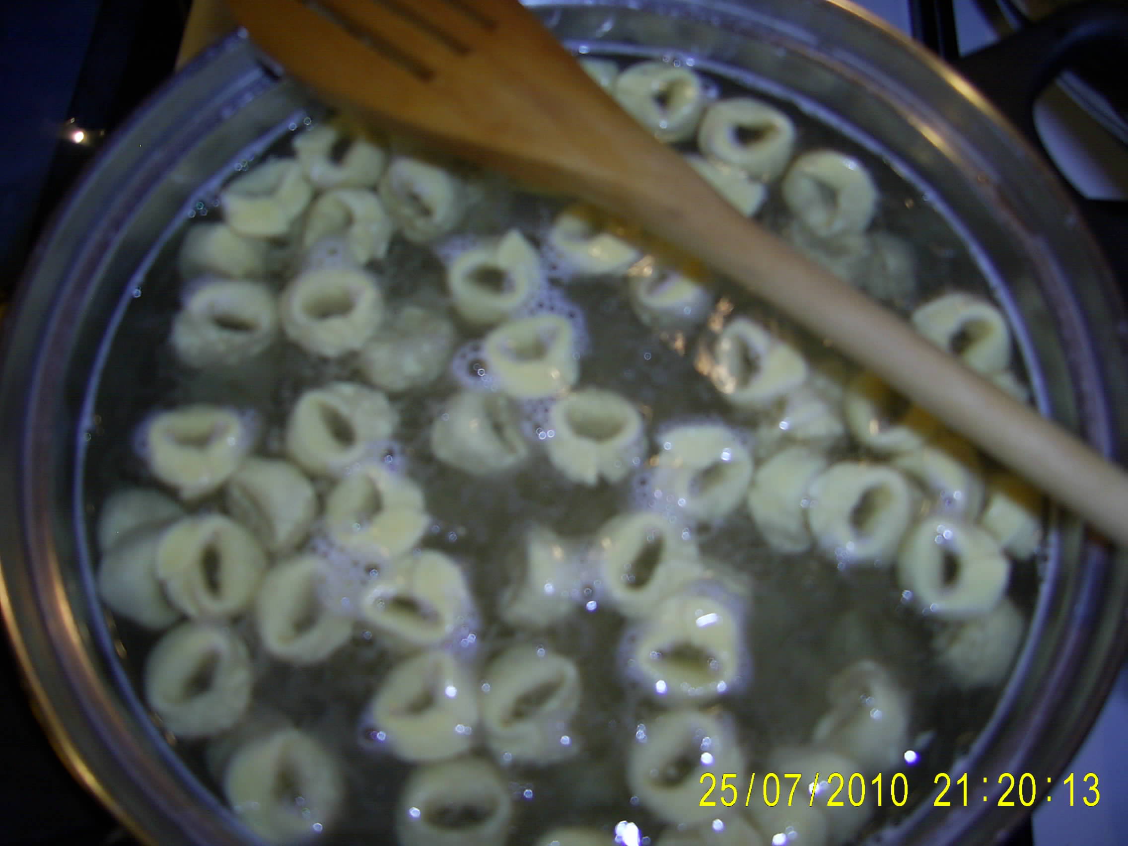 Salata de tortellini si sos de iaurt