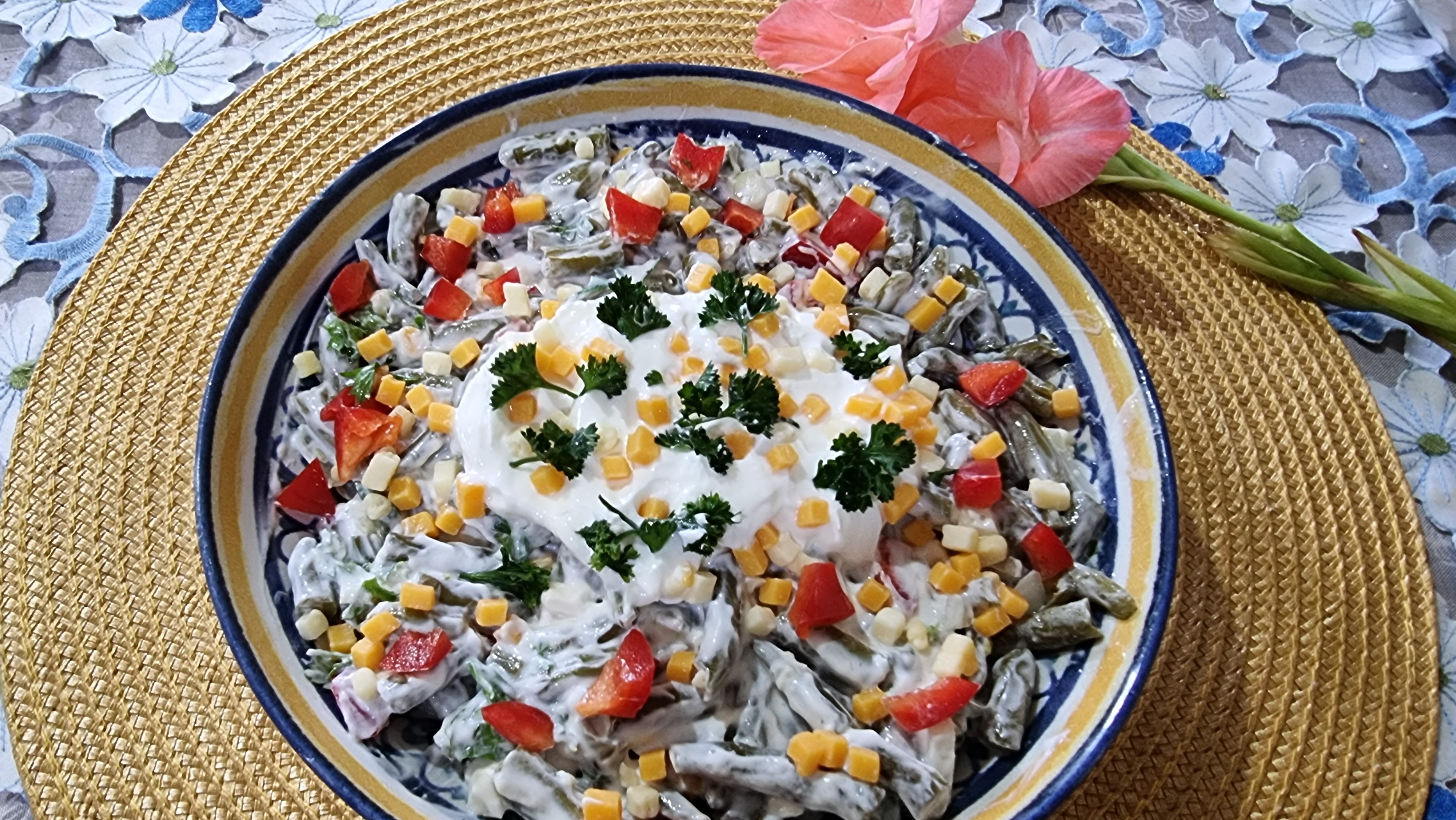 Salata de fasole verde frantuzeasca cu cheddar