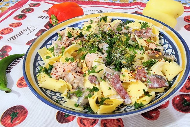 Tagliatele cu carne, ciuperci de Paris si broccoli