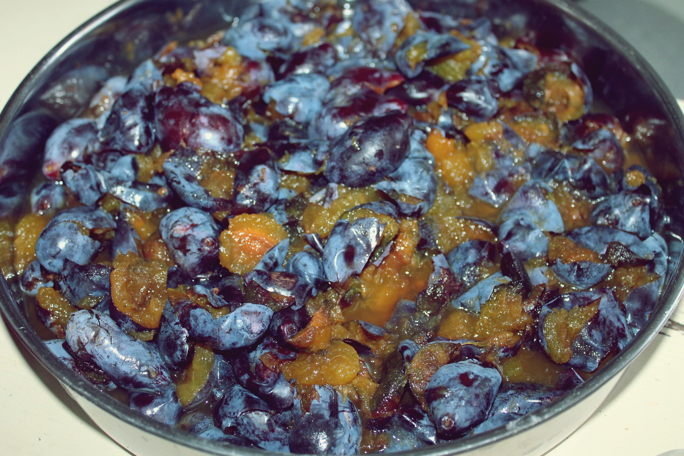 Dulceata picanta din prune, ardei iute si ceapa la slow cooker Crock Pot