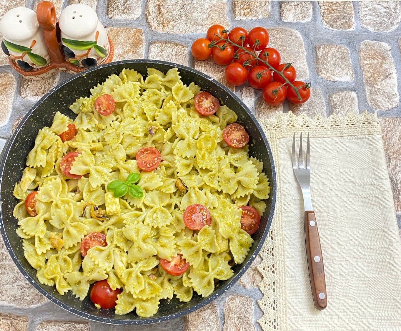 Paste cu pesto si fructe de mare