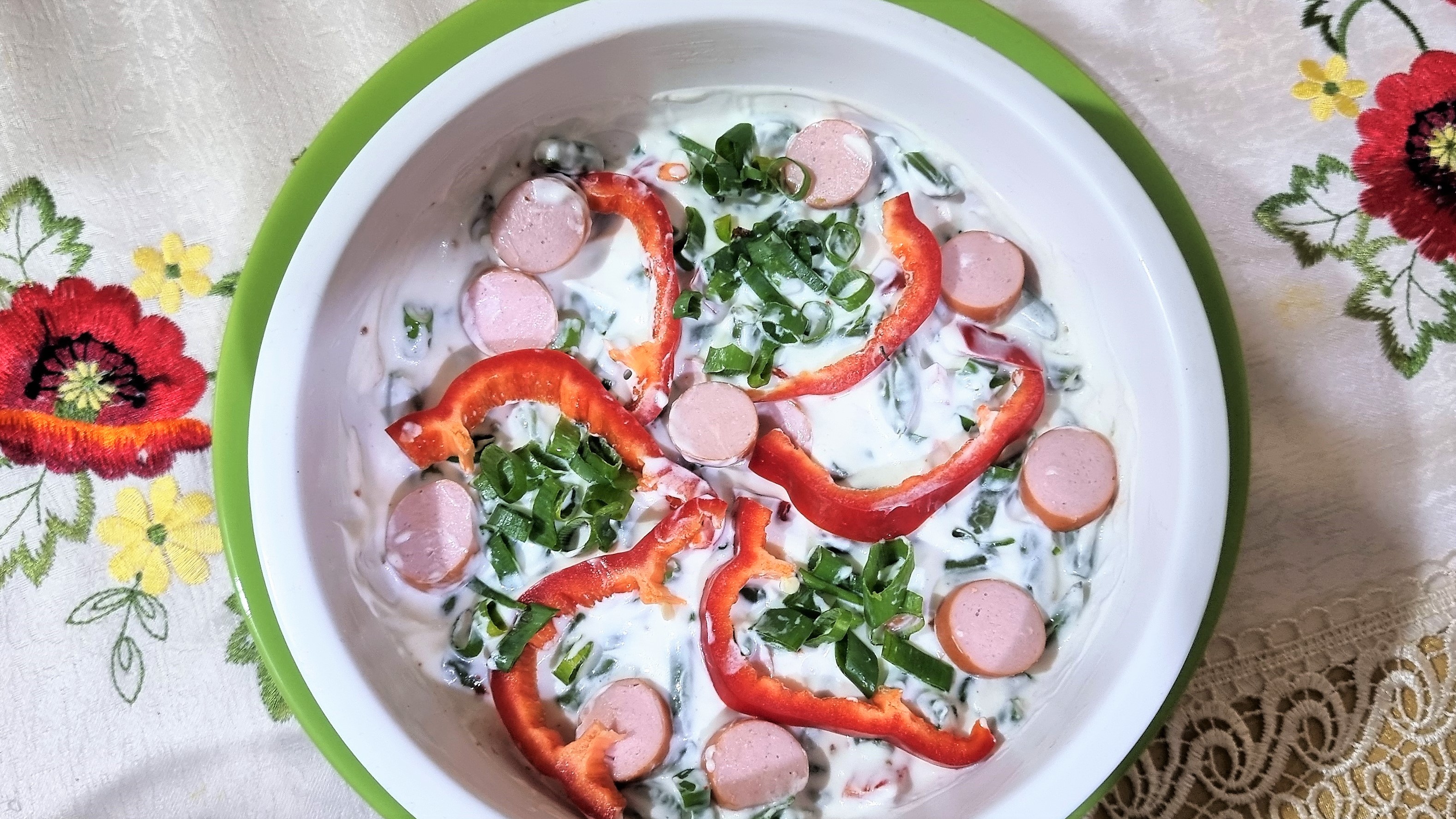 Salata de fasole verde fideluta, cu cremvusti si iaurt