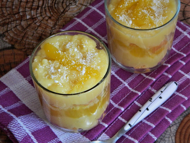 Desert la pahar cu cocos si mango