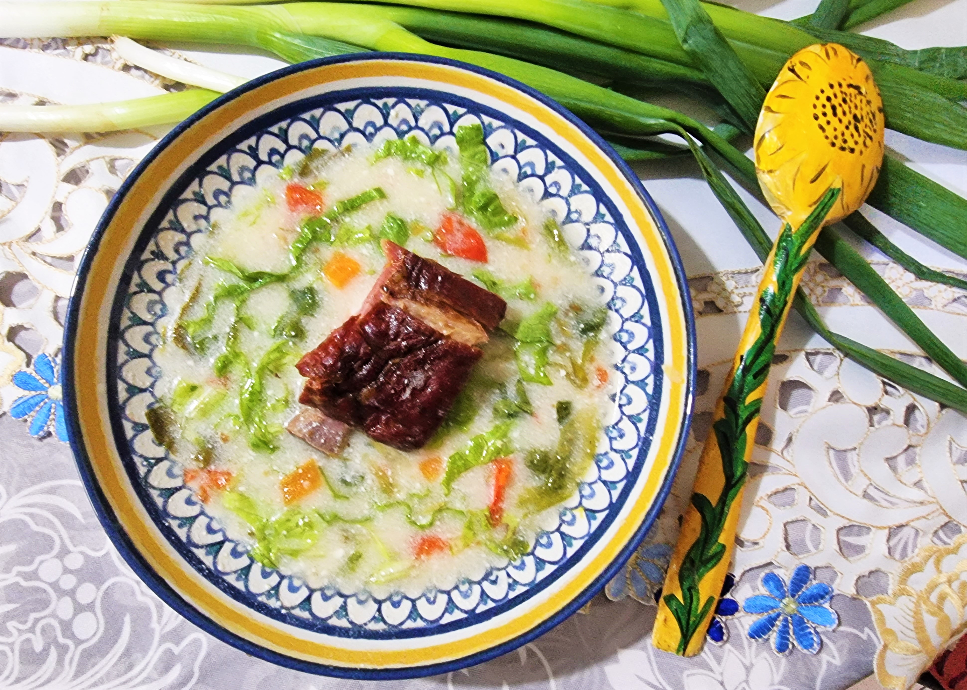 Ciorba de praz cu afumatura si salata verde