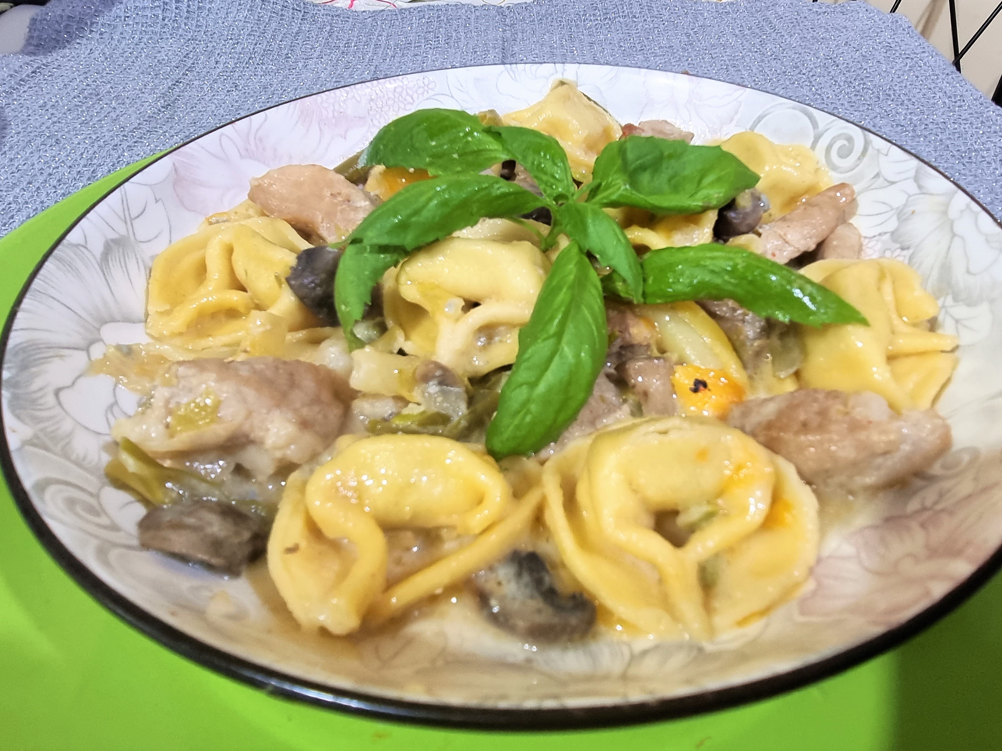 Tortellini cu pui si patru branzeturi