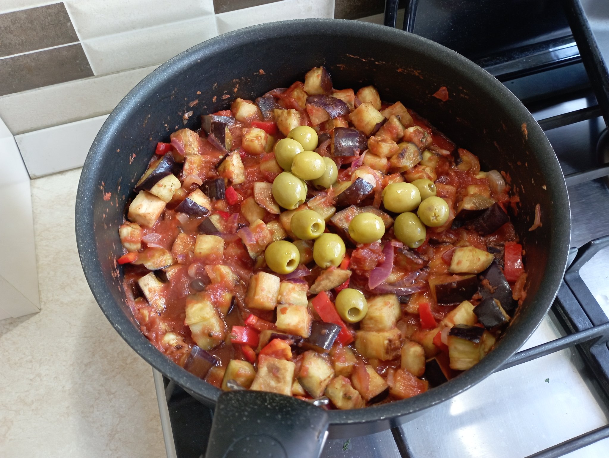 Caponata siciliana - Tocanita de vinete cu rosii si masline