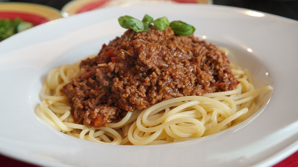 Spaghete bolognese reteta traditionala de paste din Italia