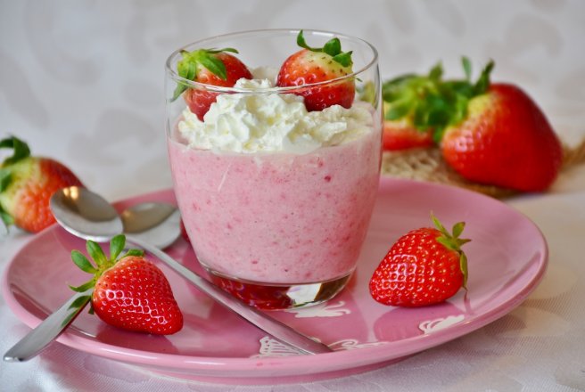 Spuma de capsuni cu frisca - Un desert delicios si racoritor