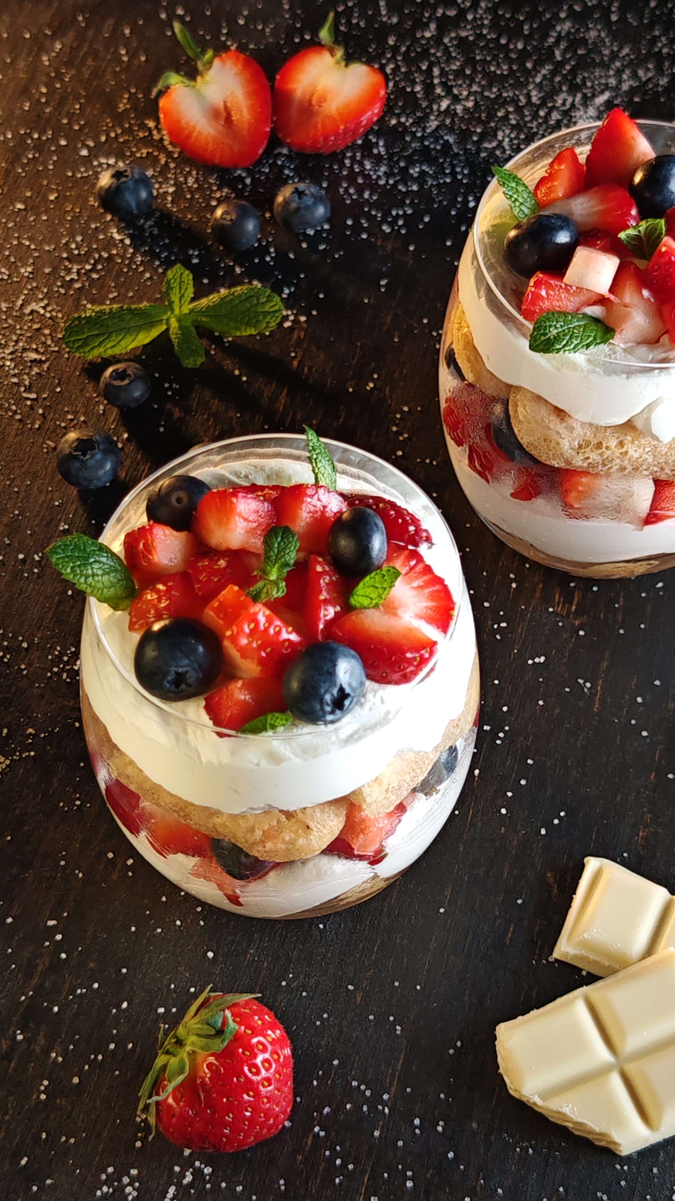 Desert la pahar cu cremă mascarpone și fructe - Ușor, rapid și delicios