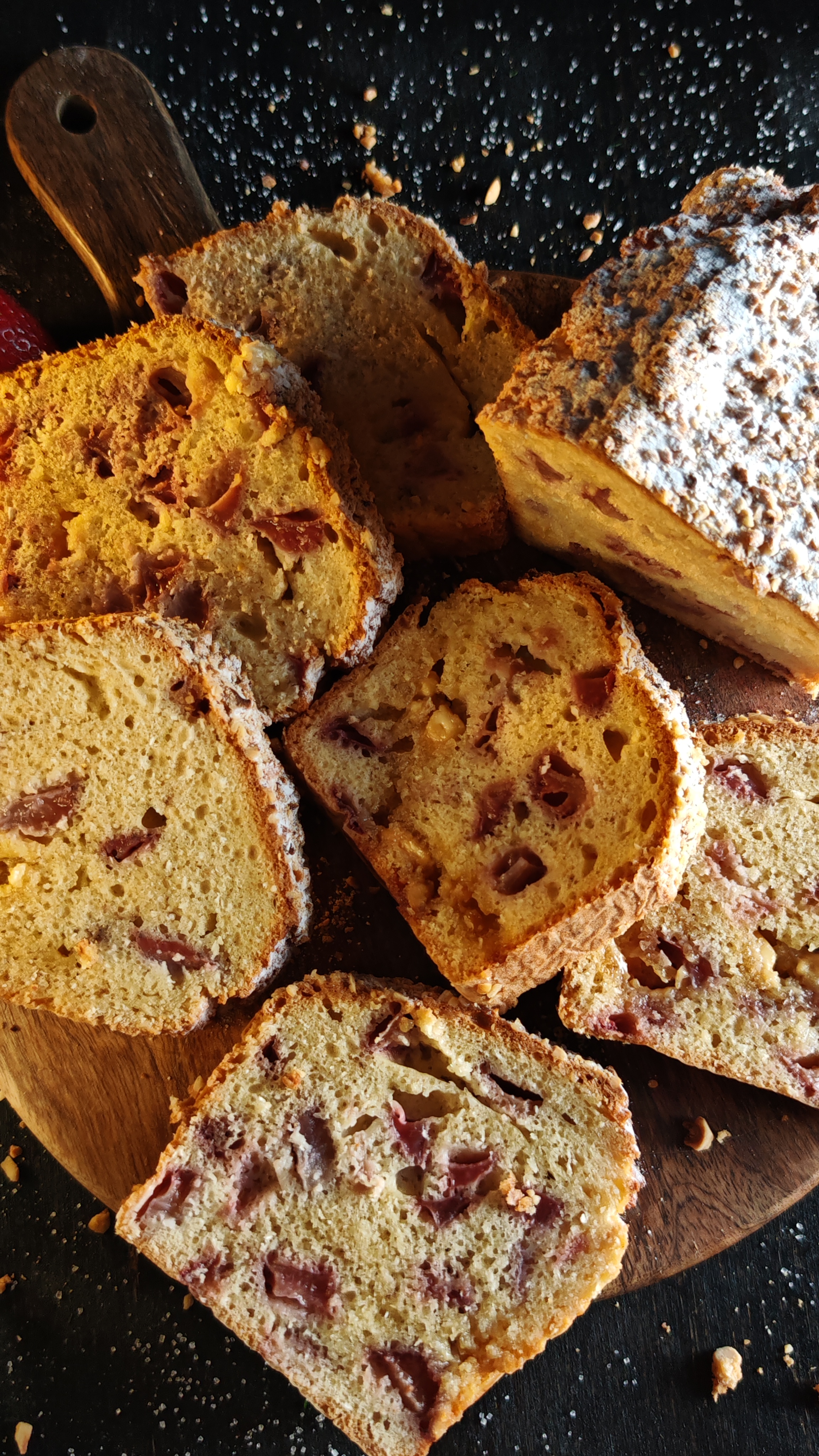 Chec cu căpșuni și ciocolată albă - Desertul pufos și aromat