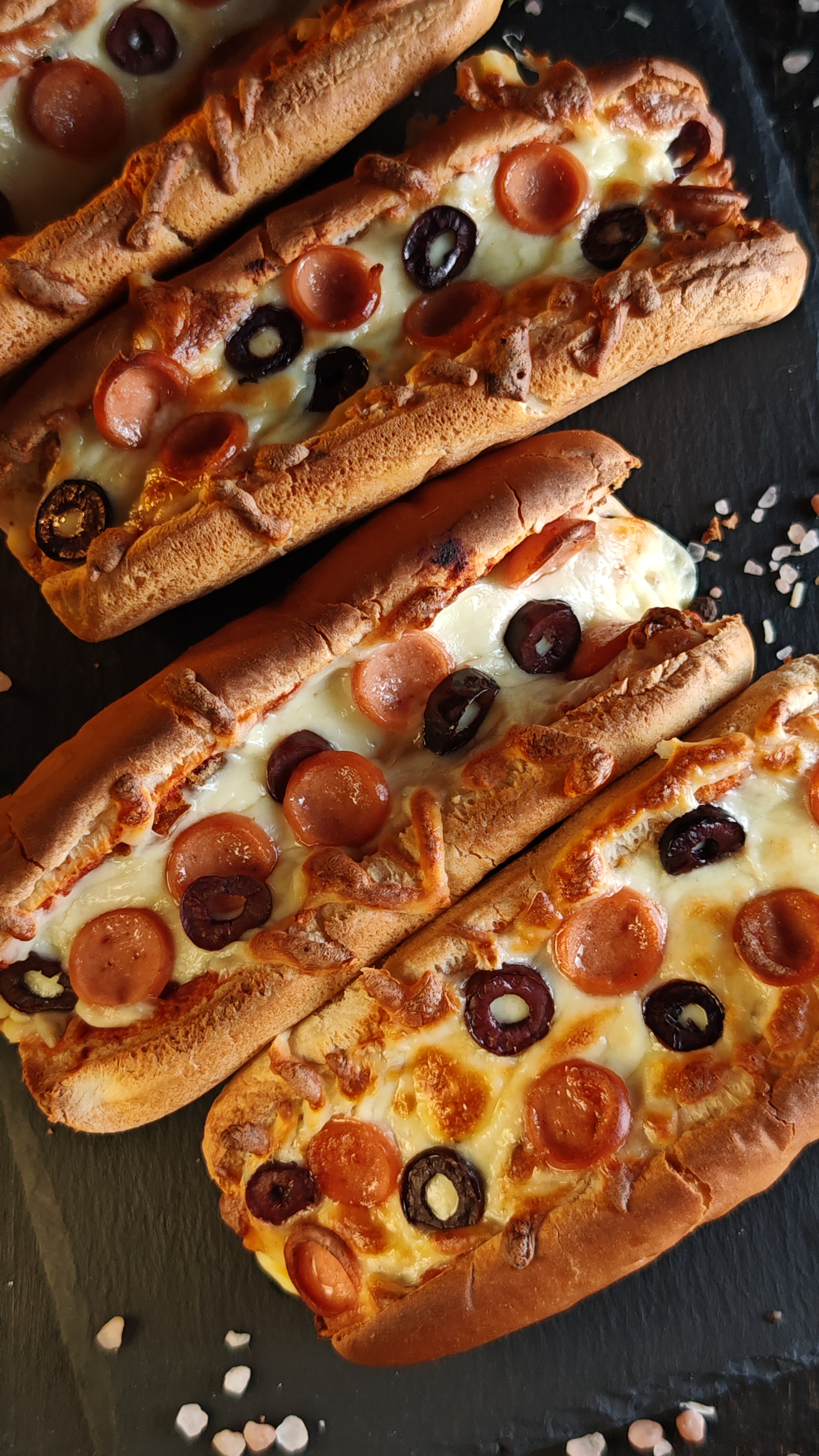 Hotdog pizza - Cea mai savuroasă combinație de fast food la tine acasă