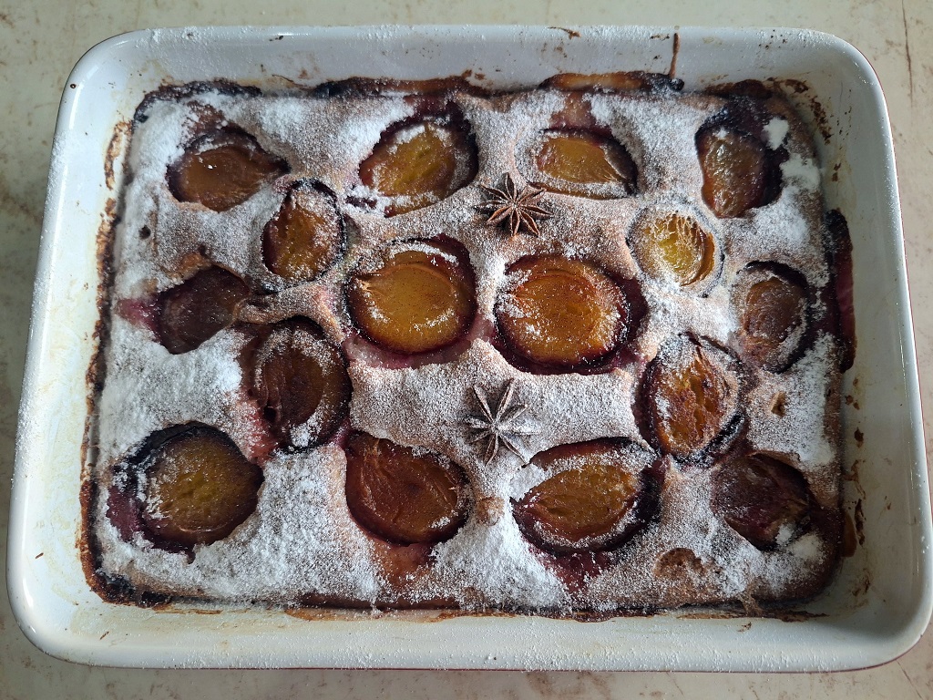 Prăjitura Cobbler cu prune și scorțișoară - Reteta gustoasa si aromata