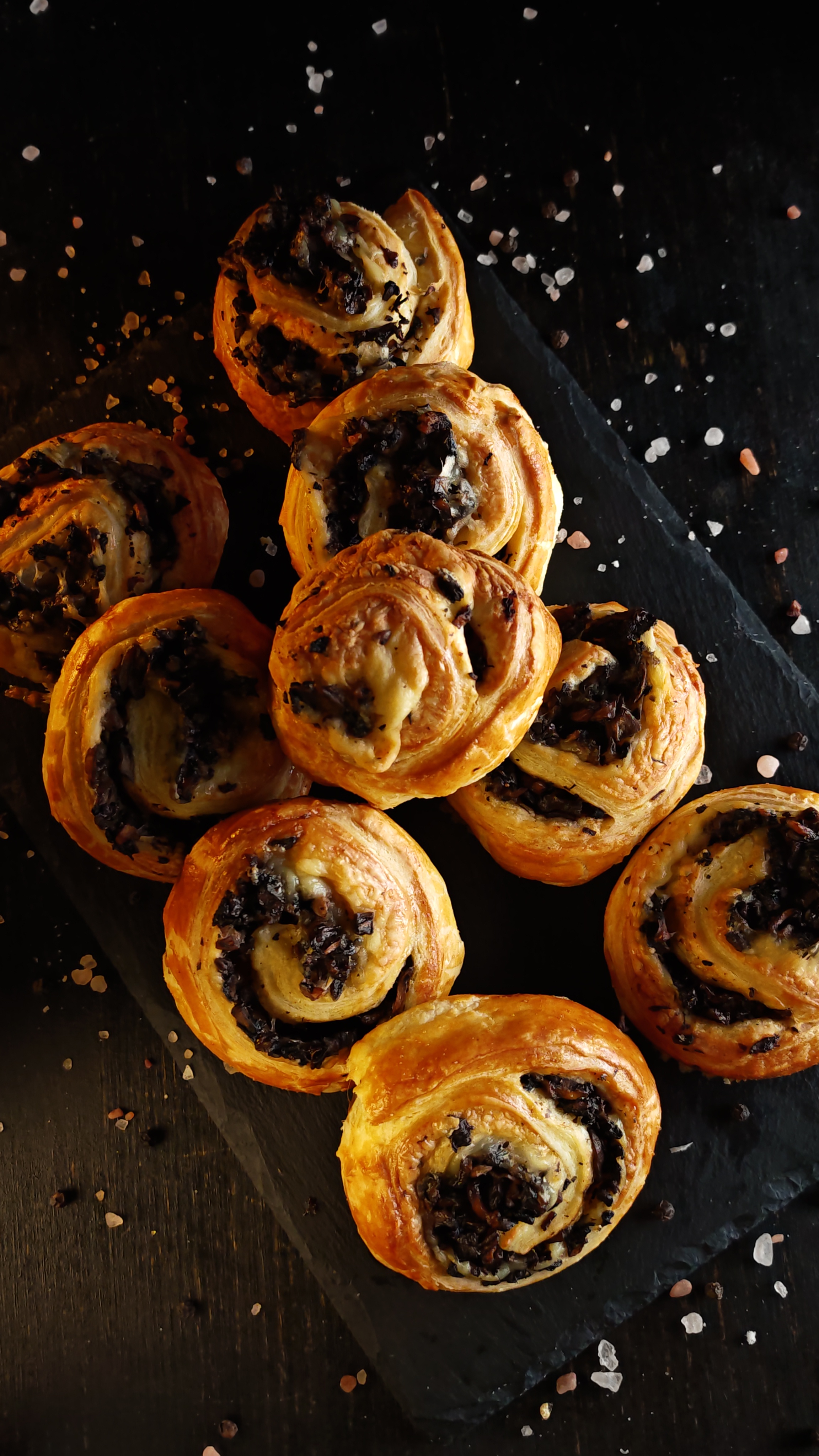 Rulouri cu ciuperci și mozzarella - Gustarea rapidă care te va cuceri 