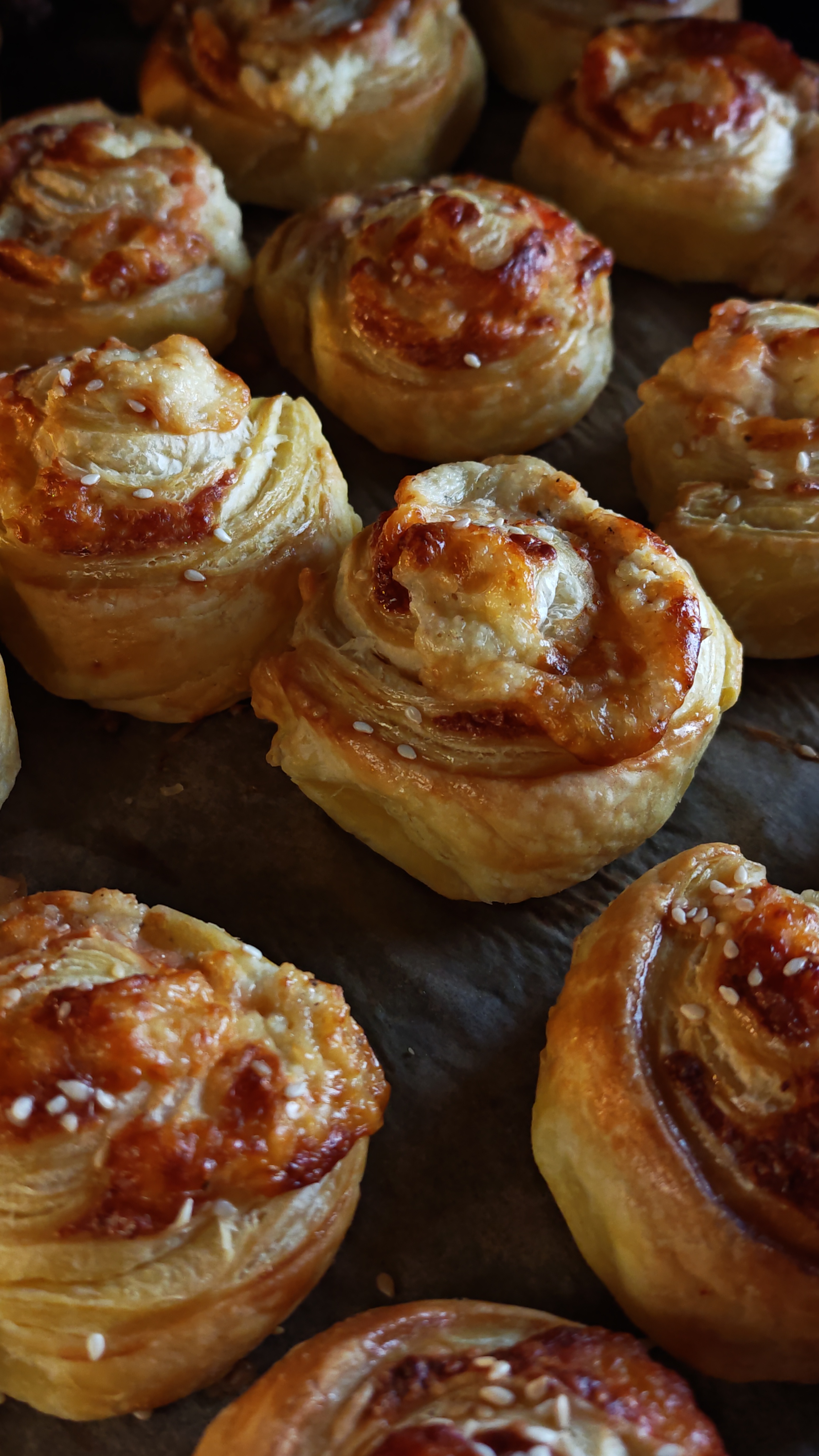 Rulouri cu cremă de brânză și somon - Aperitiv rapid și gustos