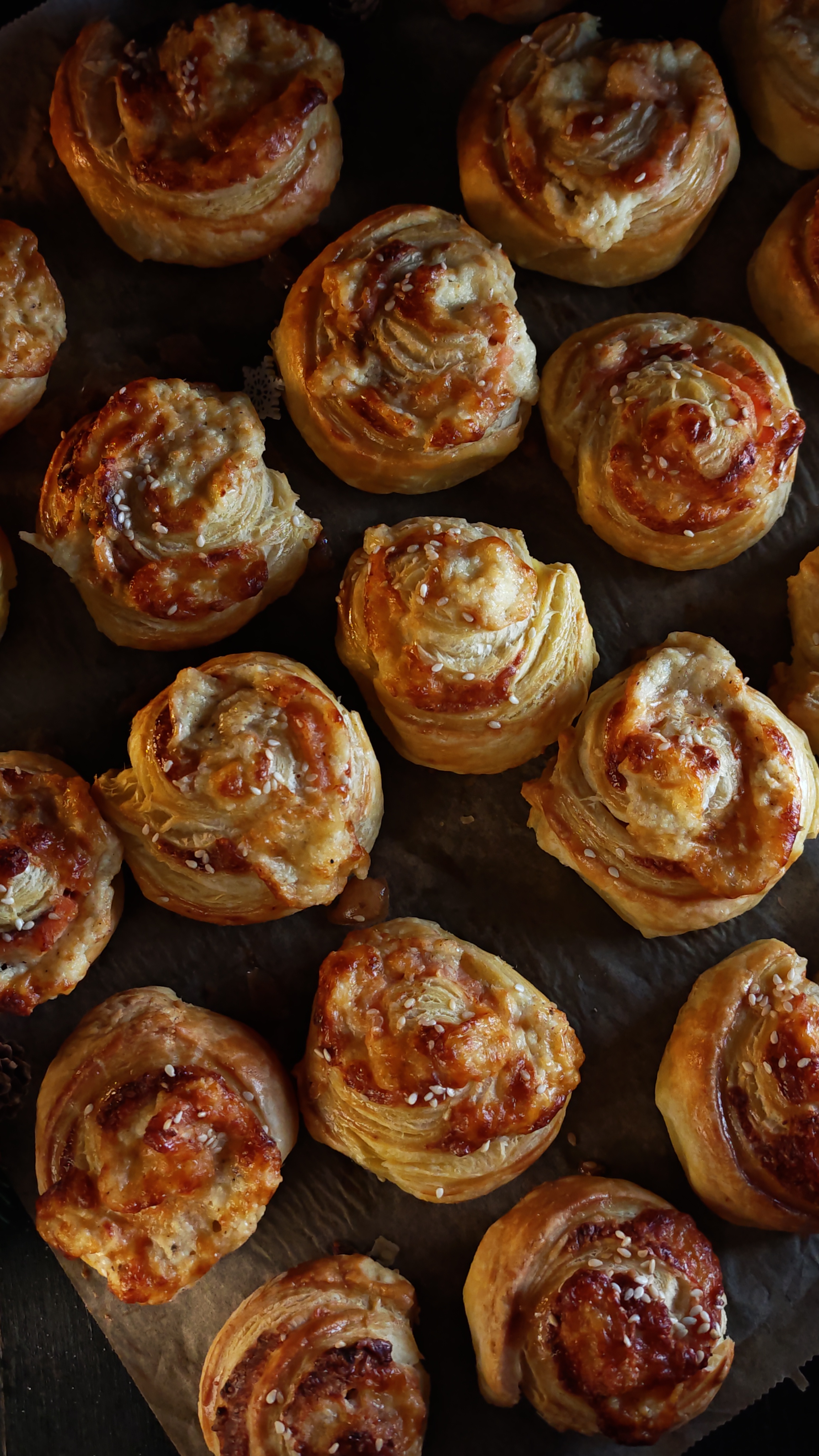 Rulouri cu cremă de brânză și somon - Aperitiv rapid și gustos