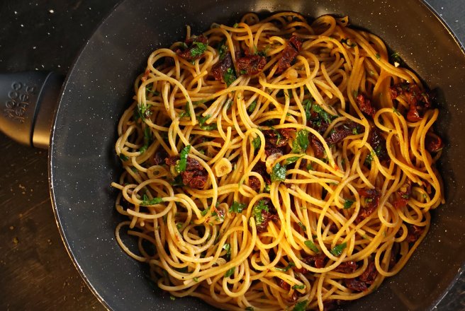 Paste cu usturoi și roșii uscate - Rețeta simplă și gustoasă de post